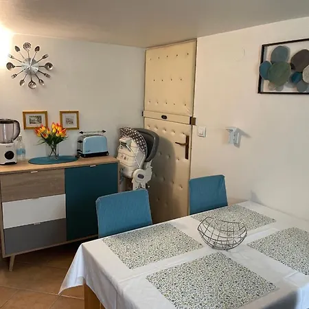 Апартаменты Mirana With Garden And Free Parking Задар