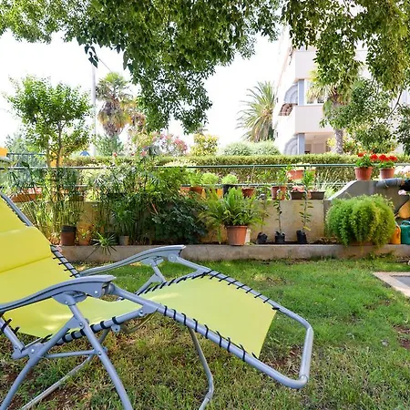 Mirana With Garden And Free Parking Апартаменты *