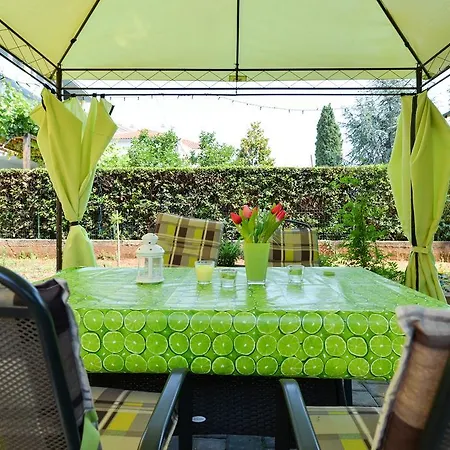 Апартаменты Mirana With Garden And Free Parking *