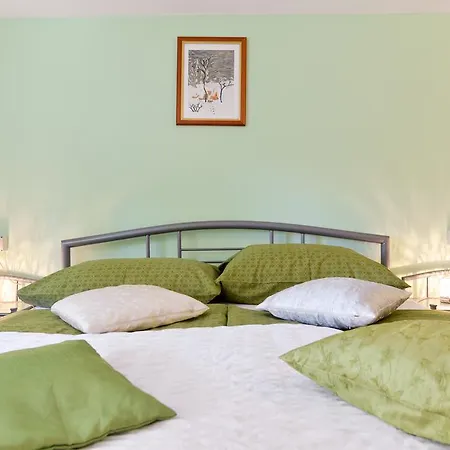 Apartment Mirana With Garden And Free Parking