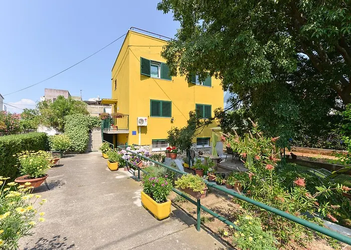 公寓 Mirana With Garden And Free Parking *