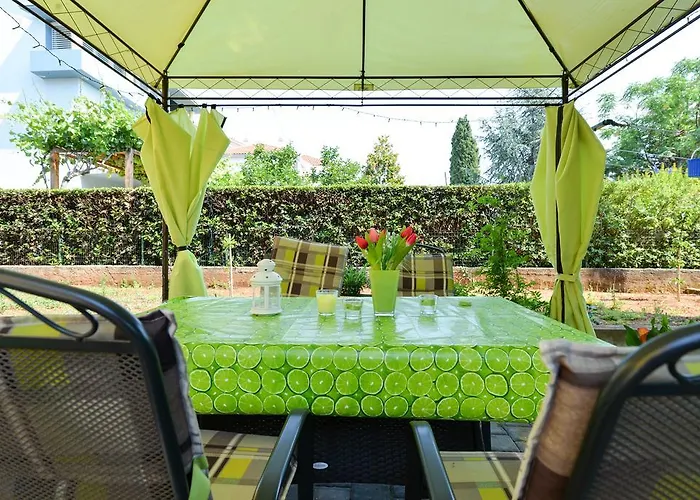 公寓 Mirana With Garden And Free Parking *