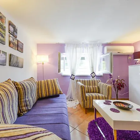 Apartment Mirana With Garden And Free Parking *