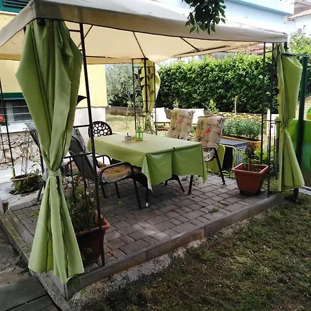 Apartment Mirana With Garden And Free Parking