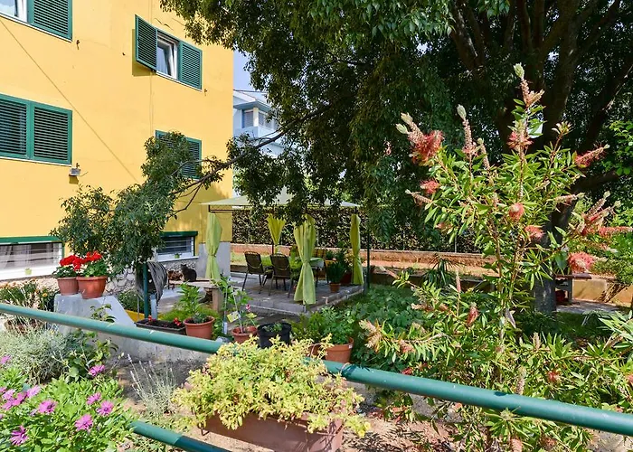 Mirana With Garden And Free Parking Apartamento